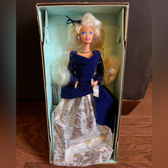 Avon Special Edition Winter Velvet Barbie - Picture 1 of 3